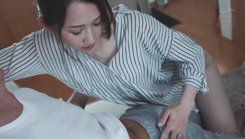 Nện cô gái vú hồng quá là sướng Kana Mito